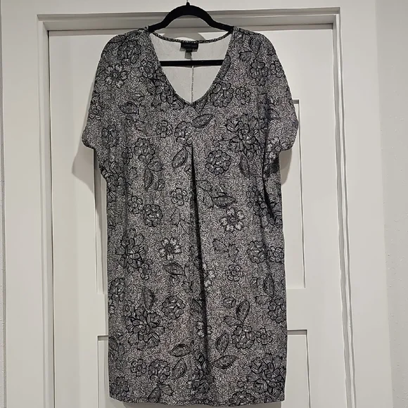 J. Jill Black and White V-Neck Mini Dress - Picture 2 of 7